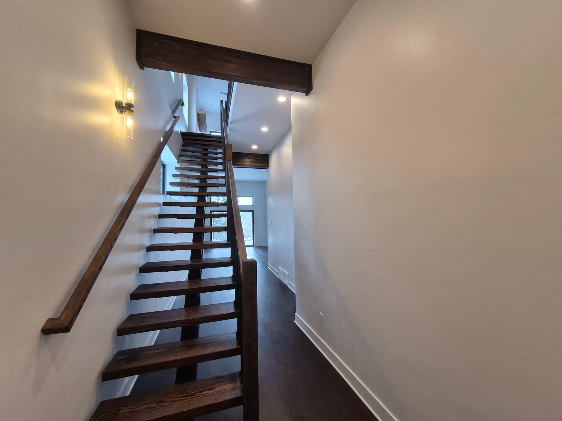 Gallery photos for Elegant Custom Home Ambiance with Perfect Lighting: Image #3