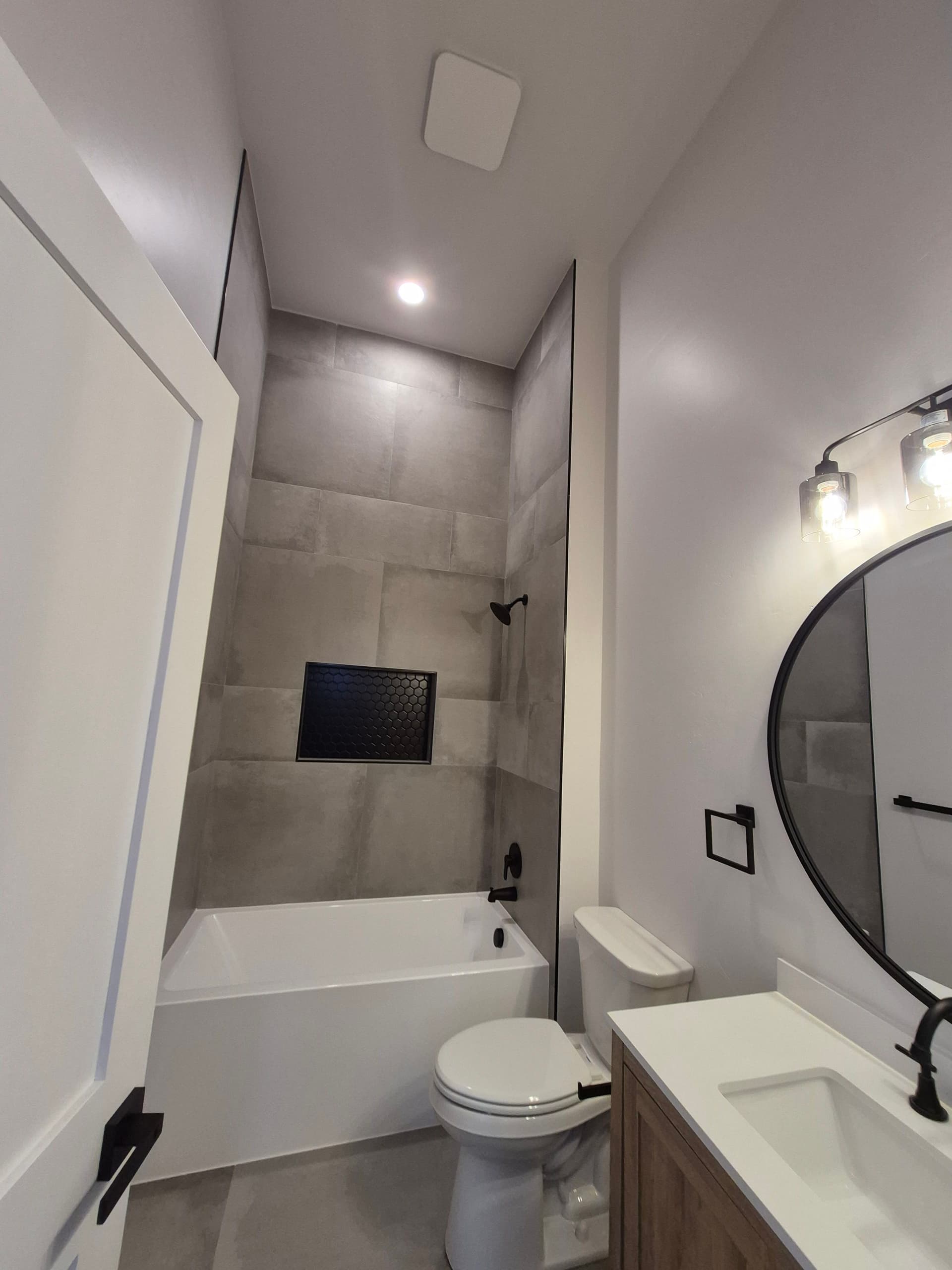 Gallery photos for Elegant Custom Home Ambiance with Perfect Lighting: Image #2